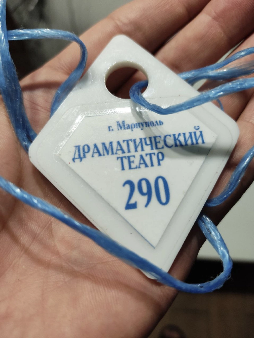 Номерок з театру, що використовувався для позначення волонтер_ок. © Ігор Навка