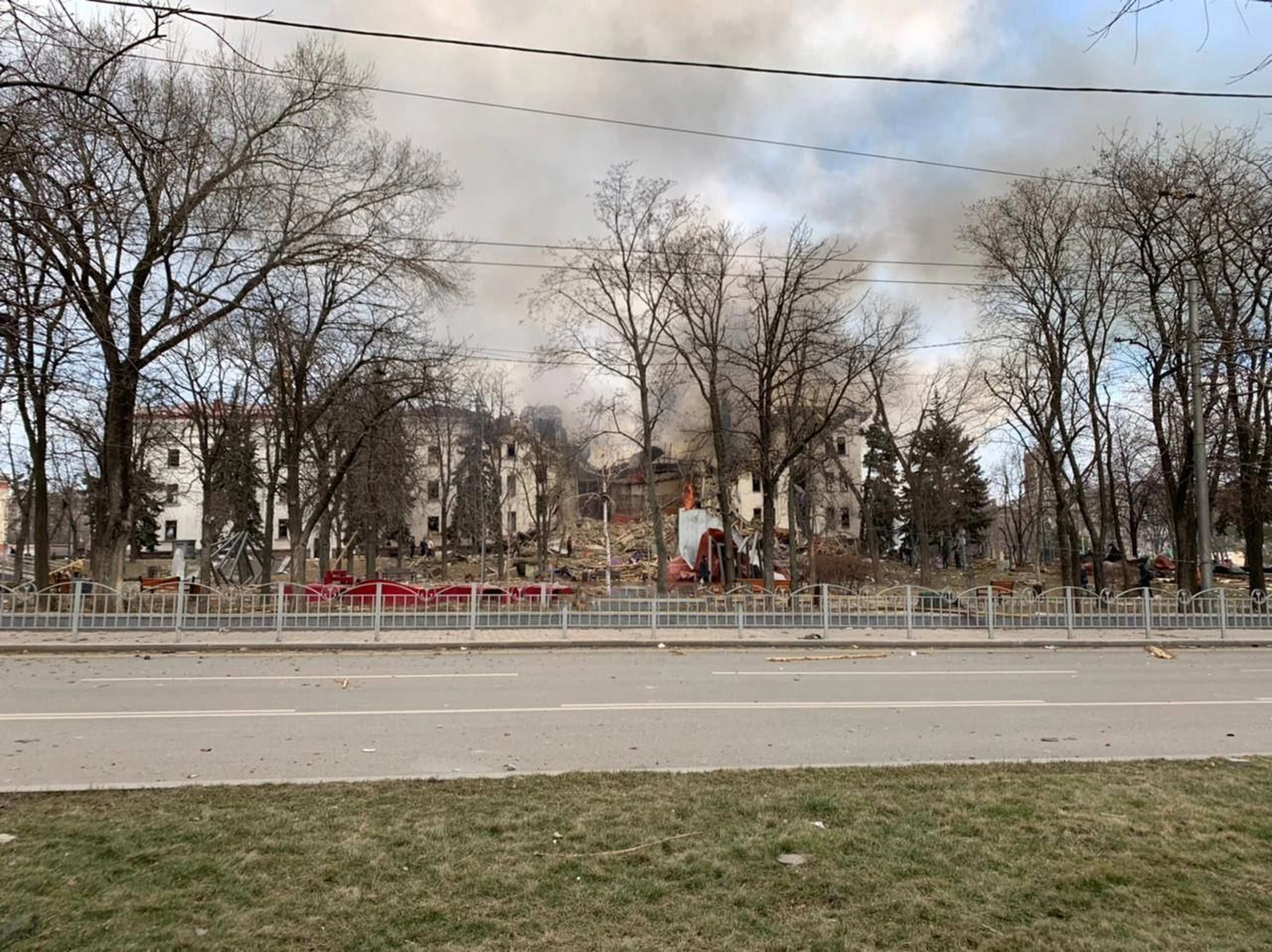 The area of the theater stage is on fire. ©Civil-Military Administration